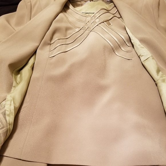 Suit - Picture 3 of 4